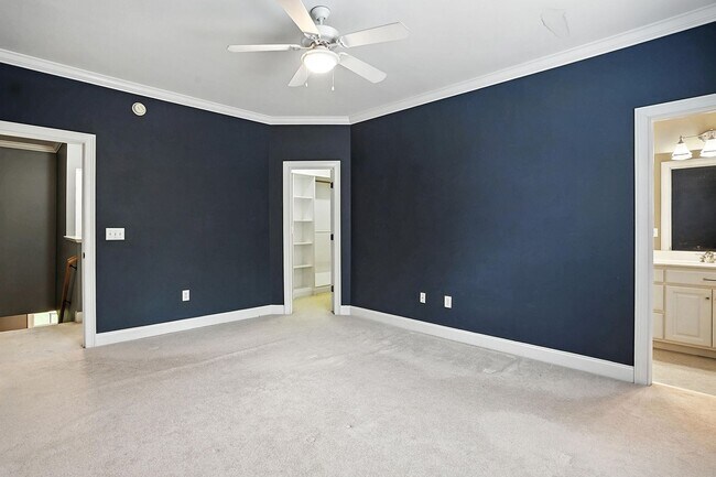Building Photo - BEAUTIFUL BRICK FRONT TOWNHOME HOLLY SPRINGS!