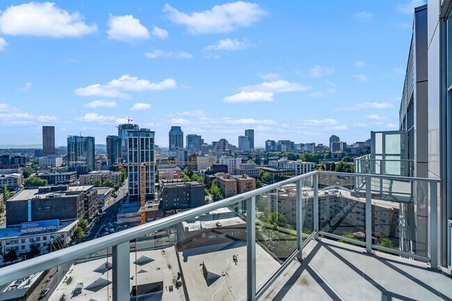 Building Photo - The Civic - 2 bed/2 bath, east facing 16th...