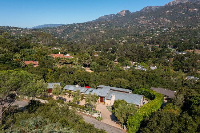 Building Photo - 622 Cowles Rd