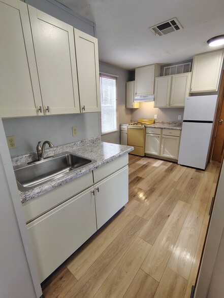 Building Photo - 375 Ester Spur Rd