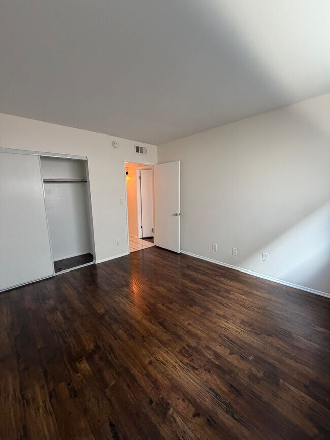 Building Photo - 14560 Clark St