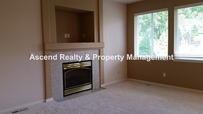 Building Photo - Bethany 4 Bed One Bed & Full Bath on Main Fenced Yard w/EV Charger Close to Schools & Shopping