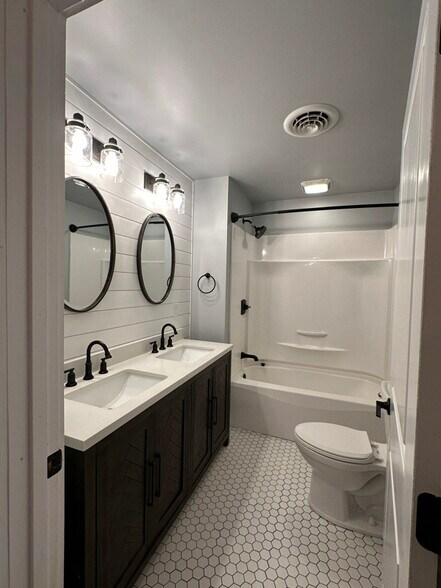 Building Photo - 1070 Lusters Gate Rd