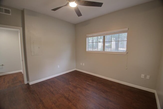 Building Photo - 2320 Gracy Farms Ln
