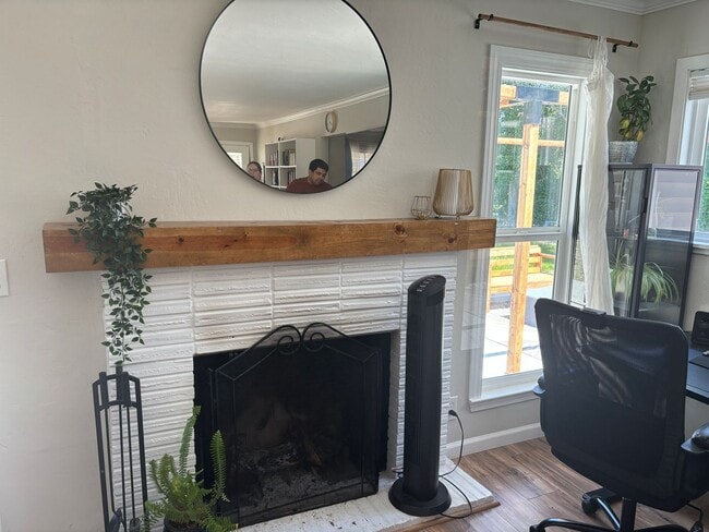 Building Photo - Adorable 3/1 w/Amazing Fenced Yard!  PLEASE READ ENTIRE AD FOR VIEWINGS
