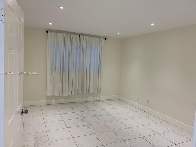 Building Photo - 1200 Mariposa Ave