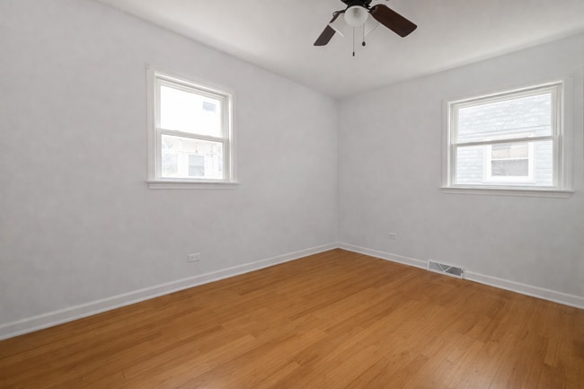 Building Photo - 4259 N Narragansett Ave