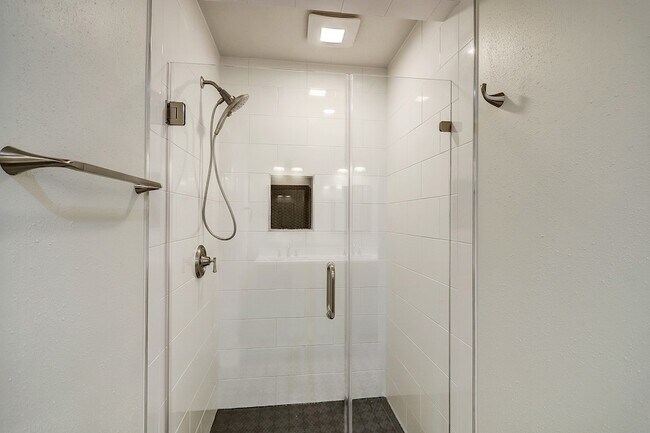Building Photo - 1051 Gardenia Dr