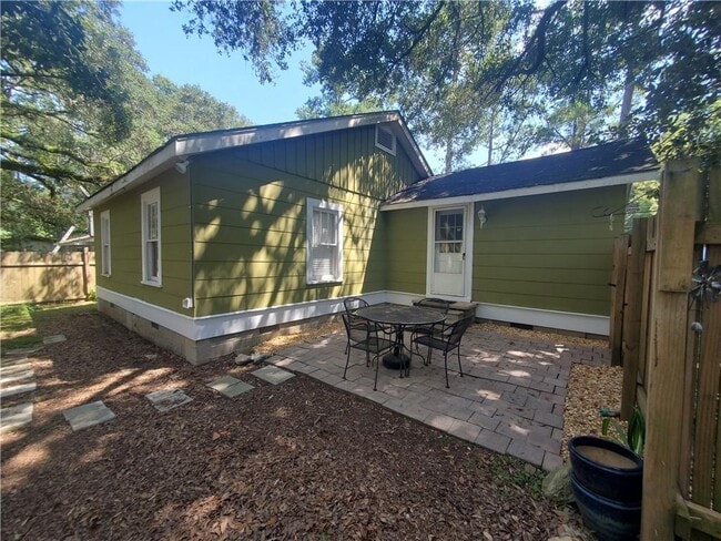 Building Photo - 5430 Greenleaf Rd