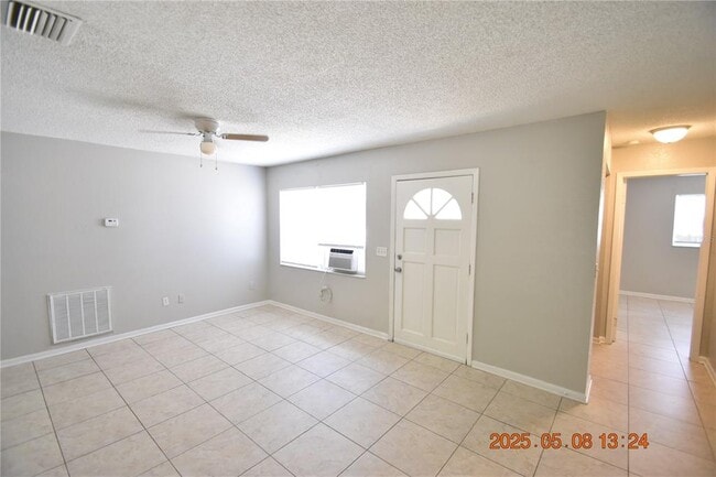 Building Photo - 8320 Oleander Ln