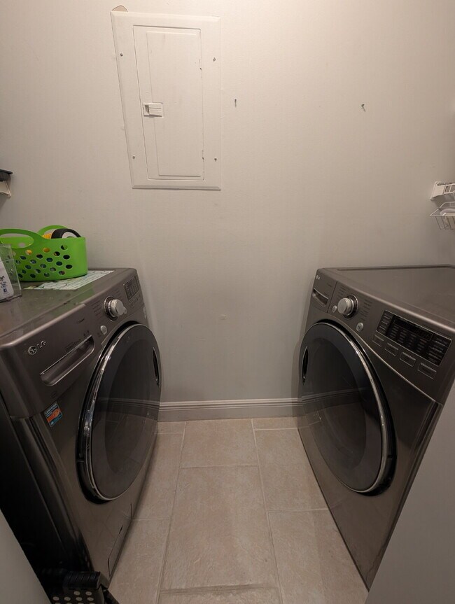 Building Photo - Fully Furnished 2-Bedroom Condo