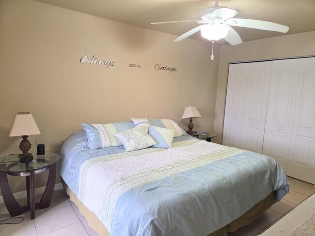 Building Photo - Fully furnished Lake View Condo in Gated Community