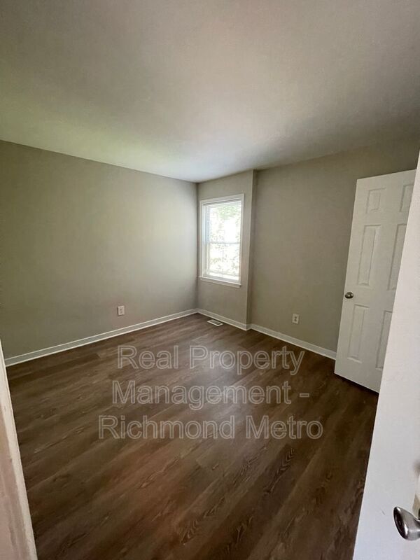 Building Photo - 1802 Parkwood Ave