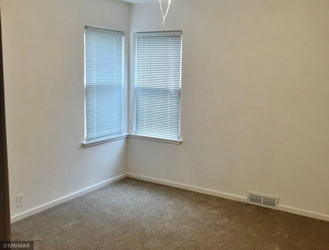 Building Photo - 2 Bedroom Home