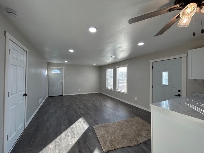 Building Photo - Fully Renovated 2-Bedroom, 1-Bathroom Home...
