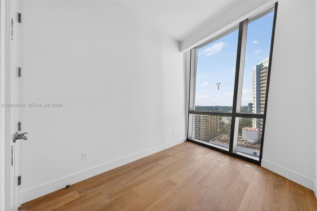 Building Photo - 175 SE 25th Rd