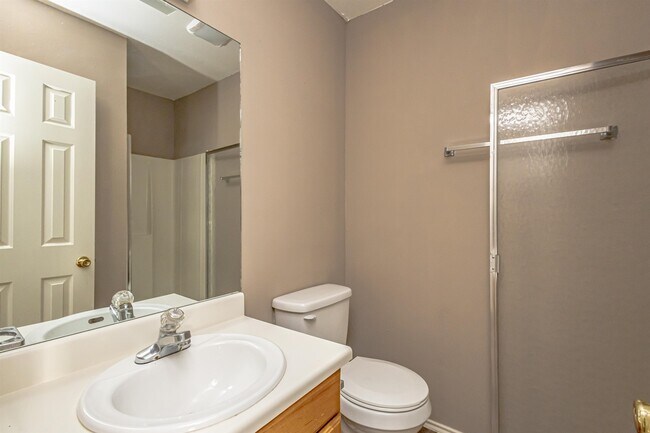 Building Photo - 104 Belaire Dr