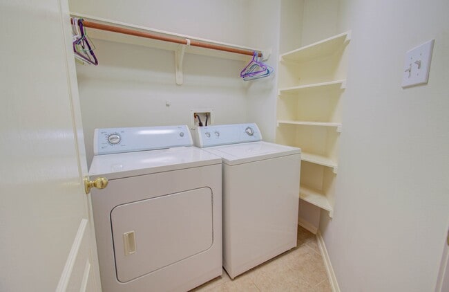 Building Photo - 1519 Mustang Crossing