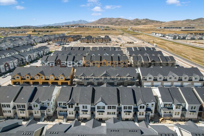 Building Photo - 2018 N 3900 W