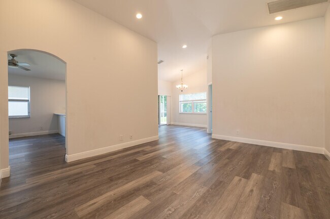 Building Photo - 10651 Buttonwood Lake Dr