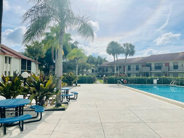 Building Photo - 5571 Courtyard Dr