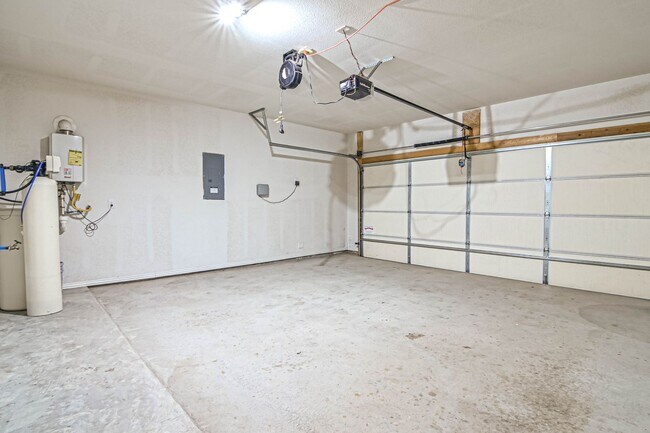 Building Photo - 7321 Fossell Ranch Rd