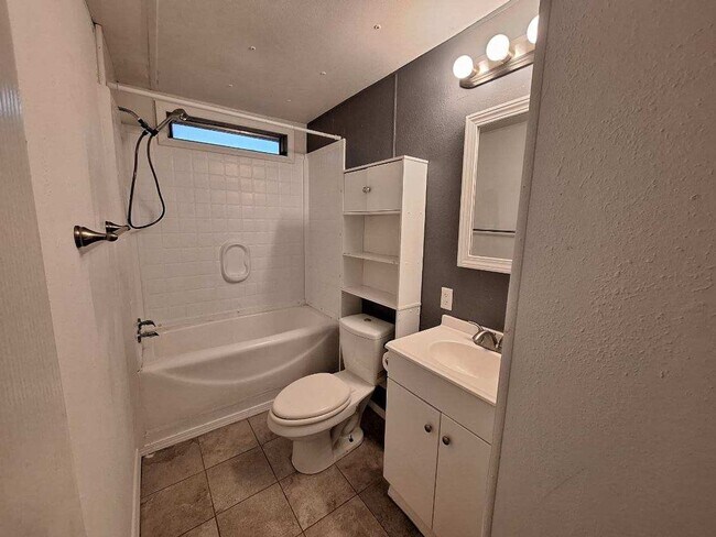 Building Photo - New Rental!!-Annaville/Calallen Area