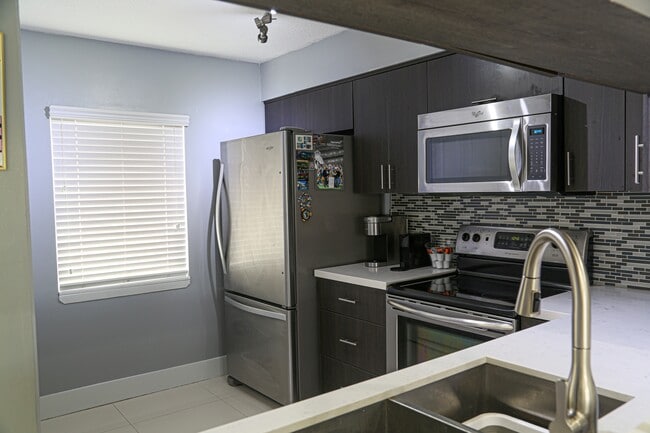 Building Photo - 9035 SW 148th Ct