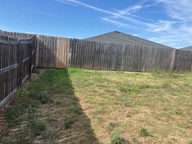Building Photo - 1300 Vanguard Ln