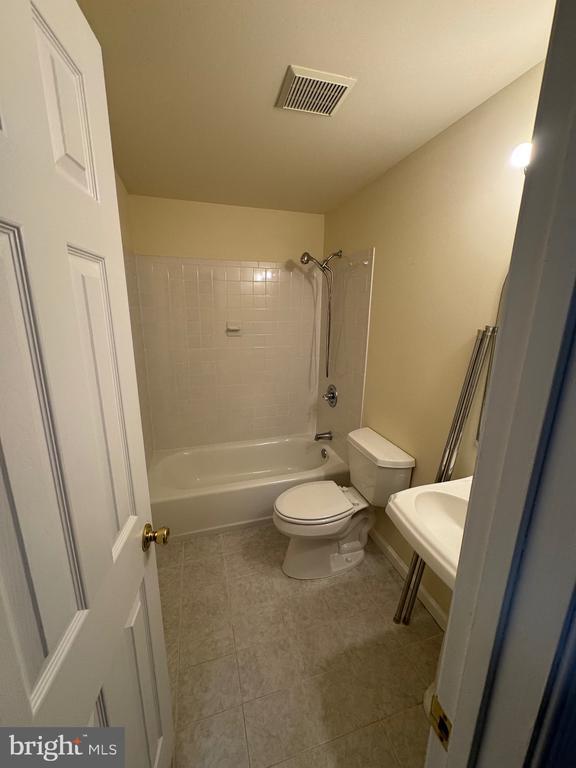 Building Photo - 3877 Shiner Ct