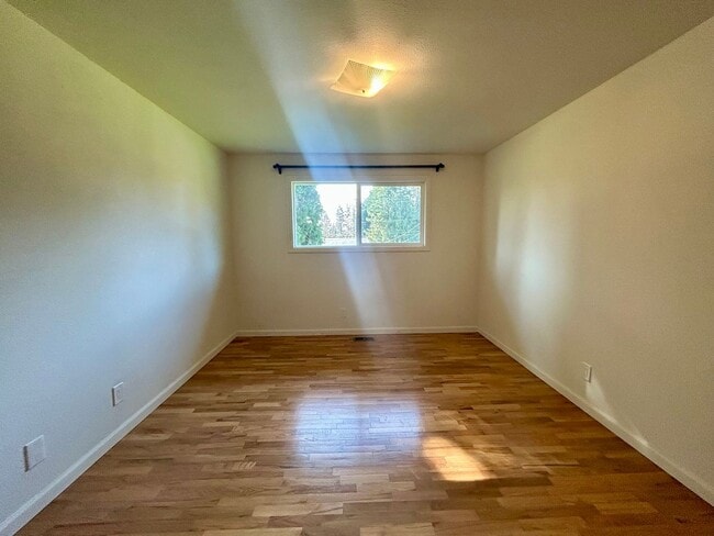 Building Photo - 1XMC3222