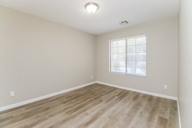 Building Photo - 525 S St Claire