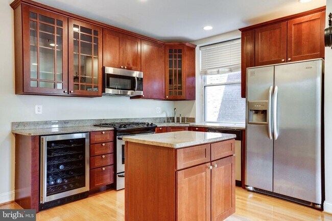 Building Photo - 219 T St NE