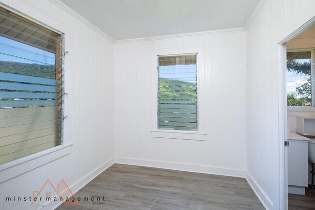 Building Photo - 2680 E Manoa Rd