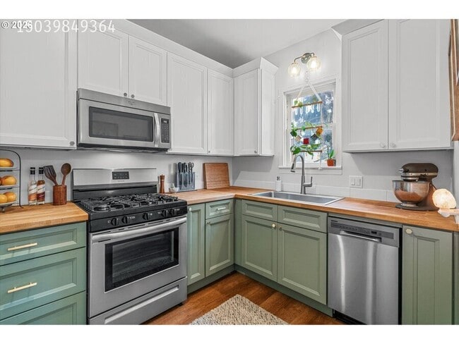 Building Photo - 310 N School St