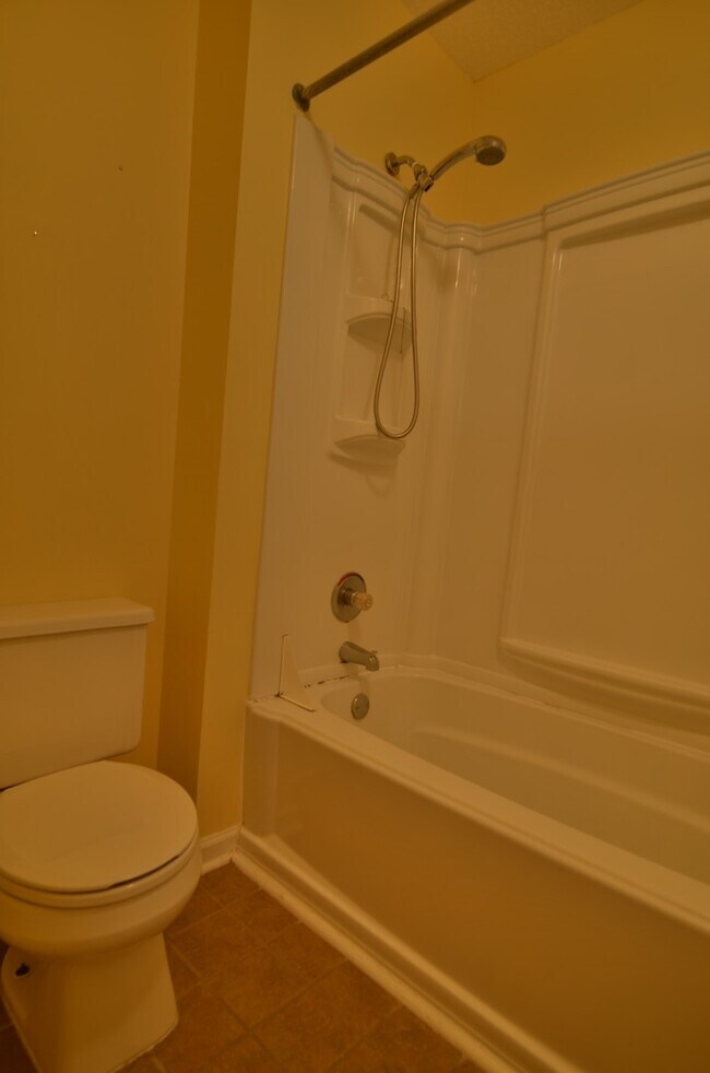 Building Photo - Coming Soon! 2BR 2.5 BA Townhome in Yorktown!