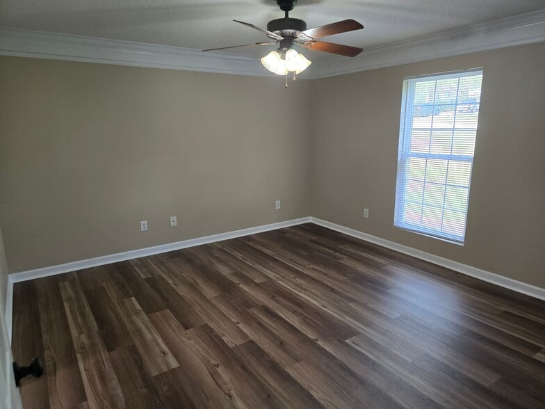 Primary Bedroom - 2065 Pinemount Blvd