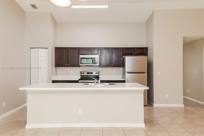 Building Photo - 3611 SW San Benito St