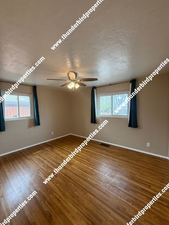 Building Photo - Beautifully remodeled Uptown location