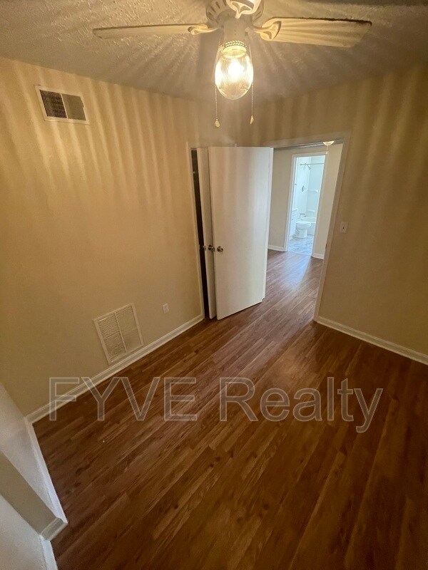 Building Photo - 1518 Chartiers Ave