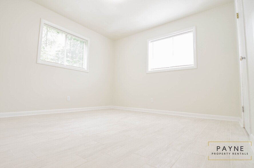 Building Photo - 4217 Rosemont Dr