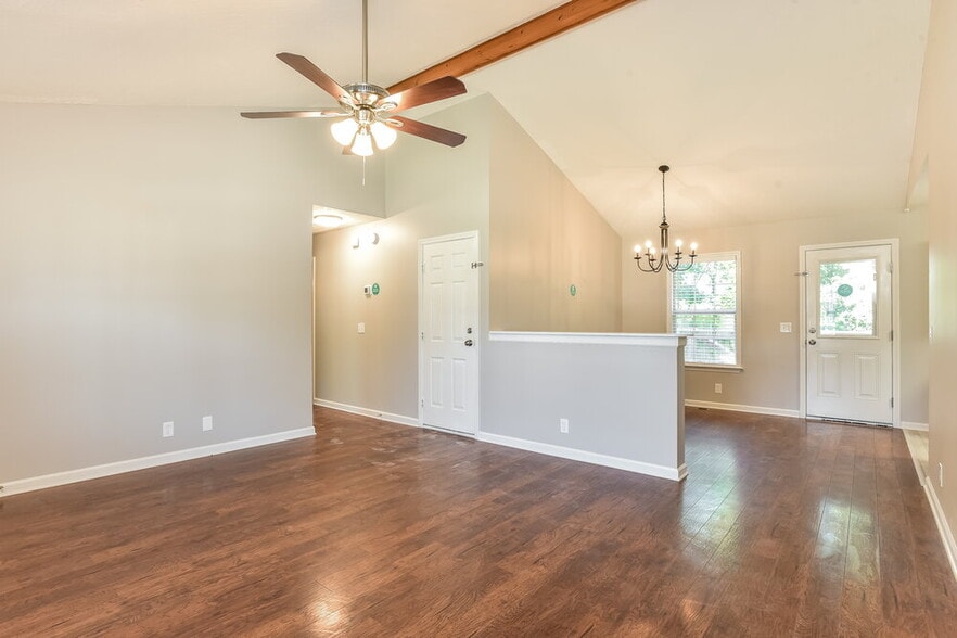 Building Photo - 4936 Deerhaven Dr