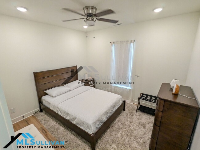 Building Photo - 1039 W Murray Ave