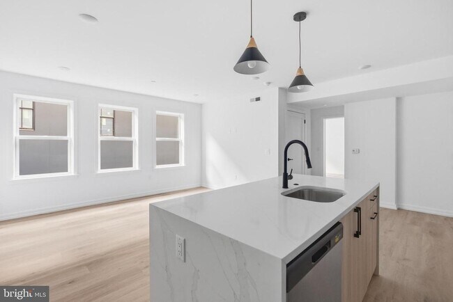 Building Photo - 209 New St