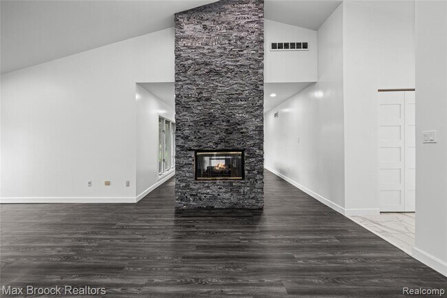 Building Photo - 3332 Barlyn Ln
