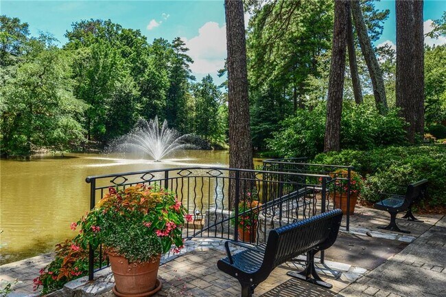 Building Photo - 25316 Plantation Dr NE