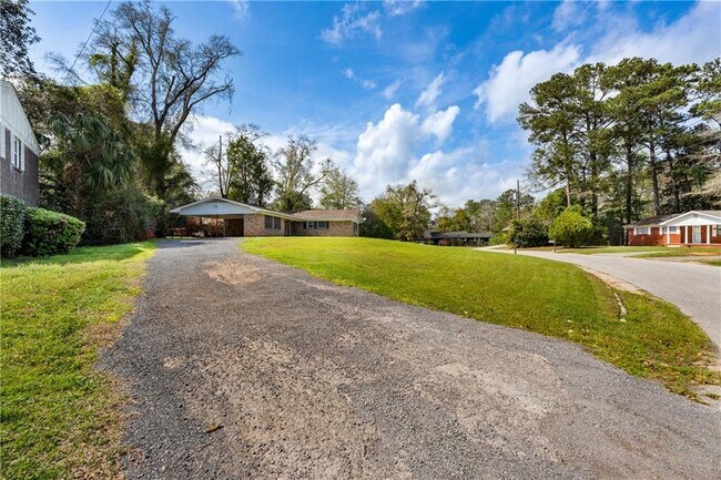 Building Photo - 207 Cache Cir