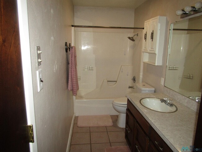 Building Photo - 1707 W Currier Ave