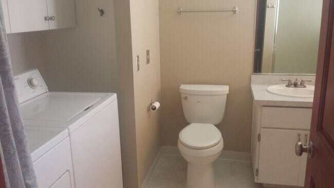 Building Photo - Secluded Lake Oswego Condo at Mountainside...