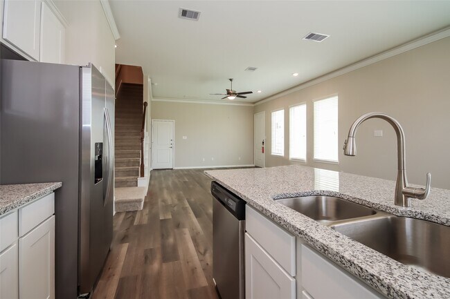 Building Photo - 18735 Lake Harbor Ct